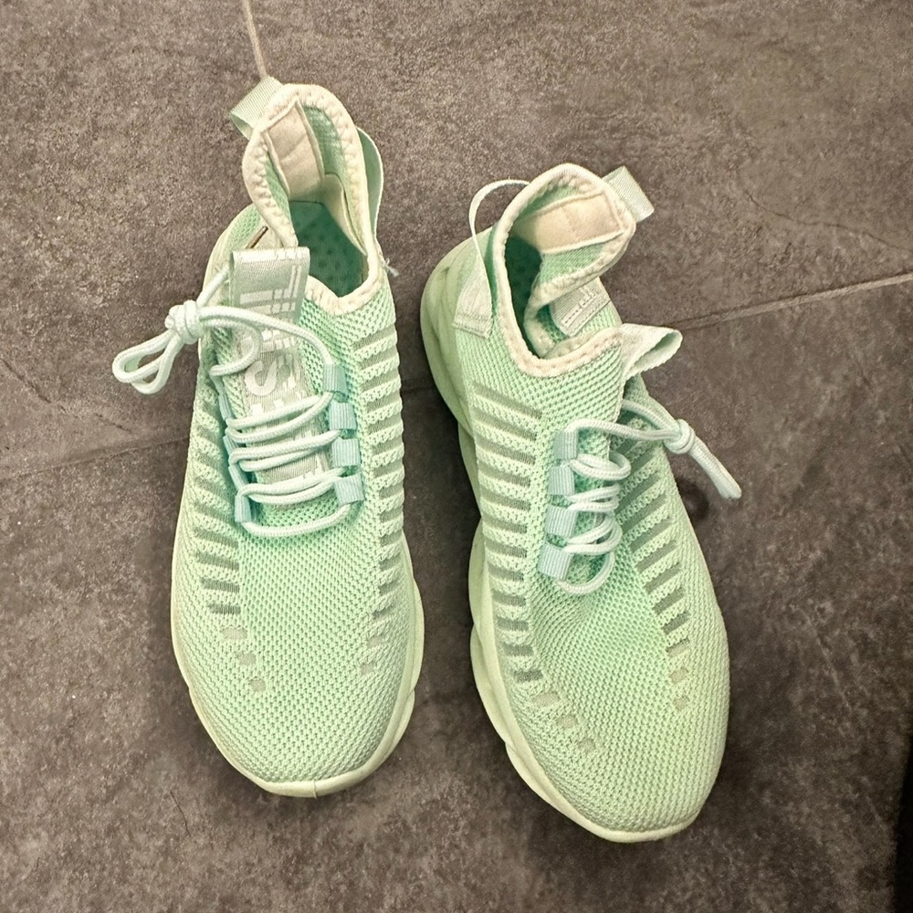 Teal sneakers, size:7